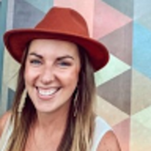 Meet your Posher, Casey - Picture 2 of 6